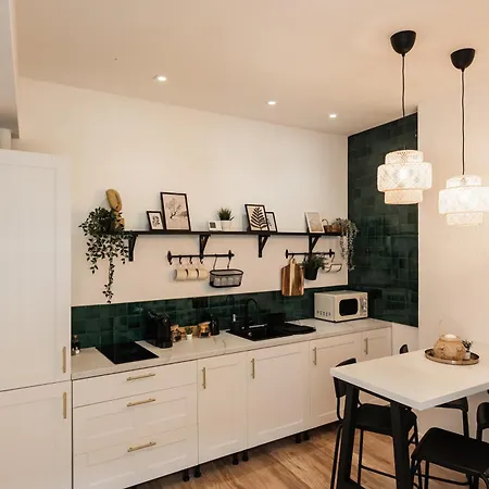 Moodee - Piata Sfatului Braşov