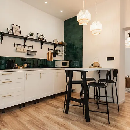 Moodee - Piata Sfatului