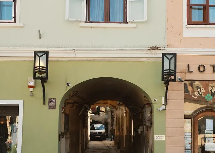 Moodee - Piata Sfatului *