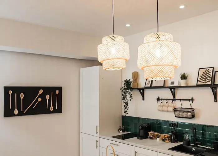 Moodee - Piata Sfatului *