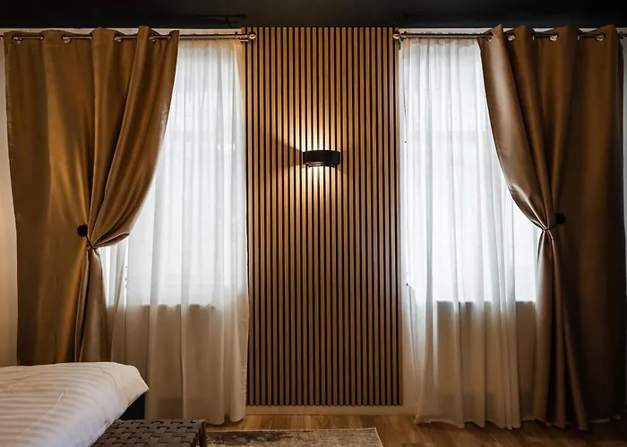 Moodee - Piata Sfatului * Brasov