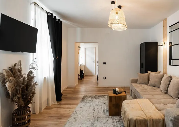 Moodee - Piata Sfatului *